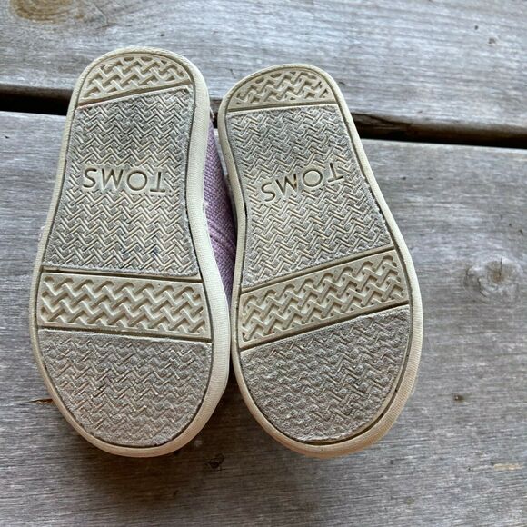 Toms Girls Shoes Size 5 Light Lavender Periwinkle Slip Ons - Picture 7 of 9
